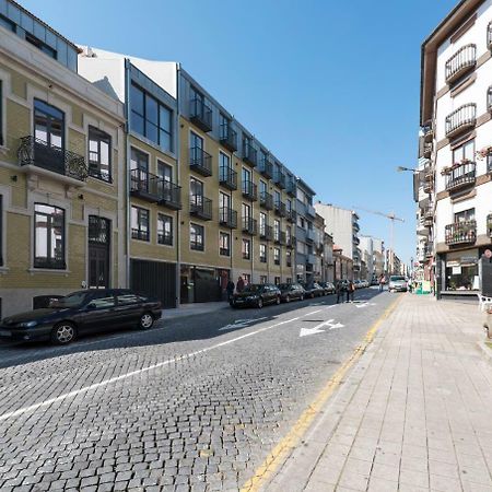 Lovelystay - Downtown Balcony Apartment With Free Parking ポルト エクステリア 写真