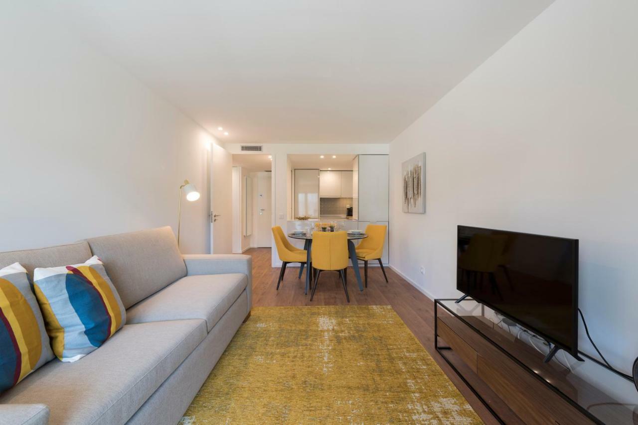 Lovelystay - Downtown Balcony Apartment With Free Parking ポルト エクステリア 写真