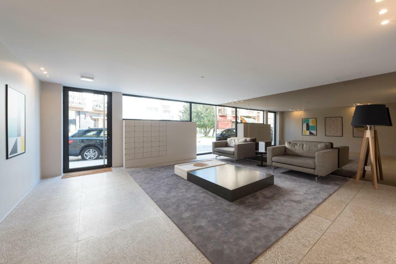 Lovelystay - Downtown Balcony Apartment With Free Parking ポルト エクステリア 写真