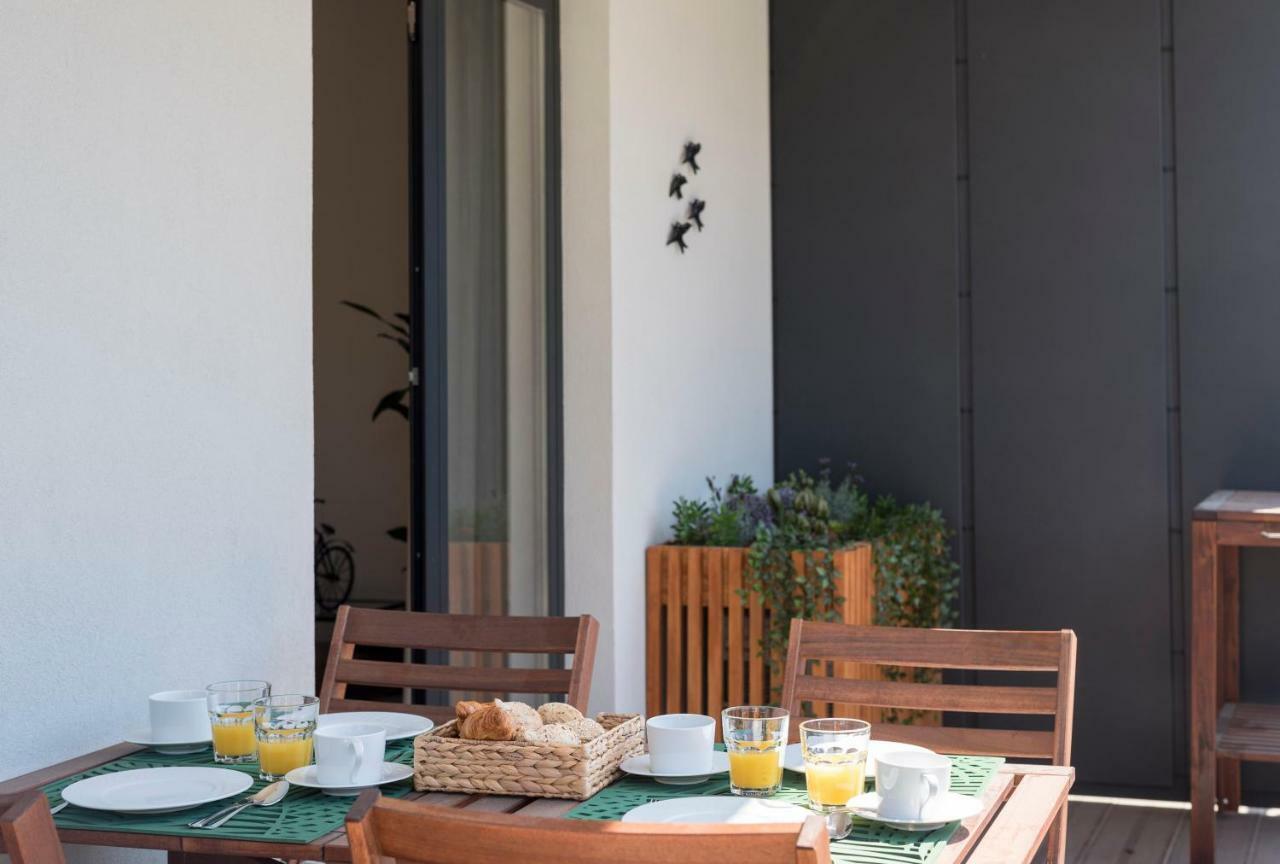 Lovelystay - Downtown Balcony Apartment With Free Parking ポルト エクステリア 写真