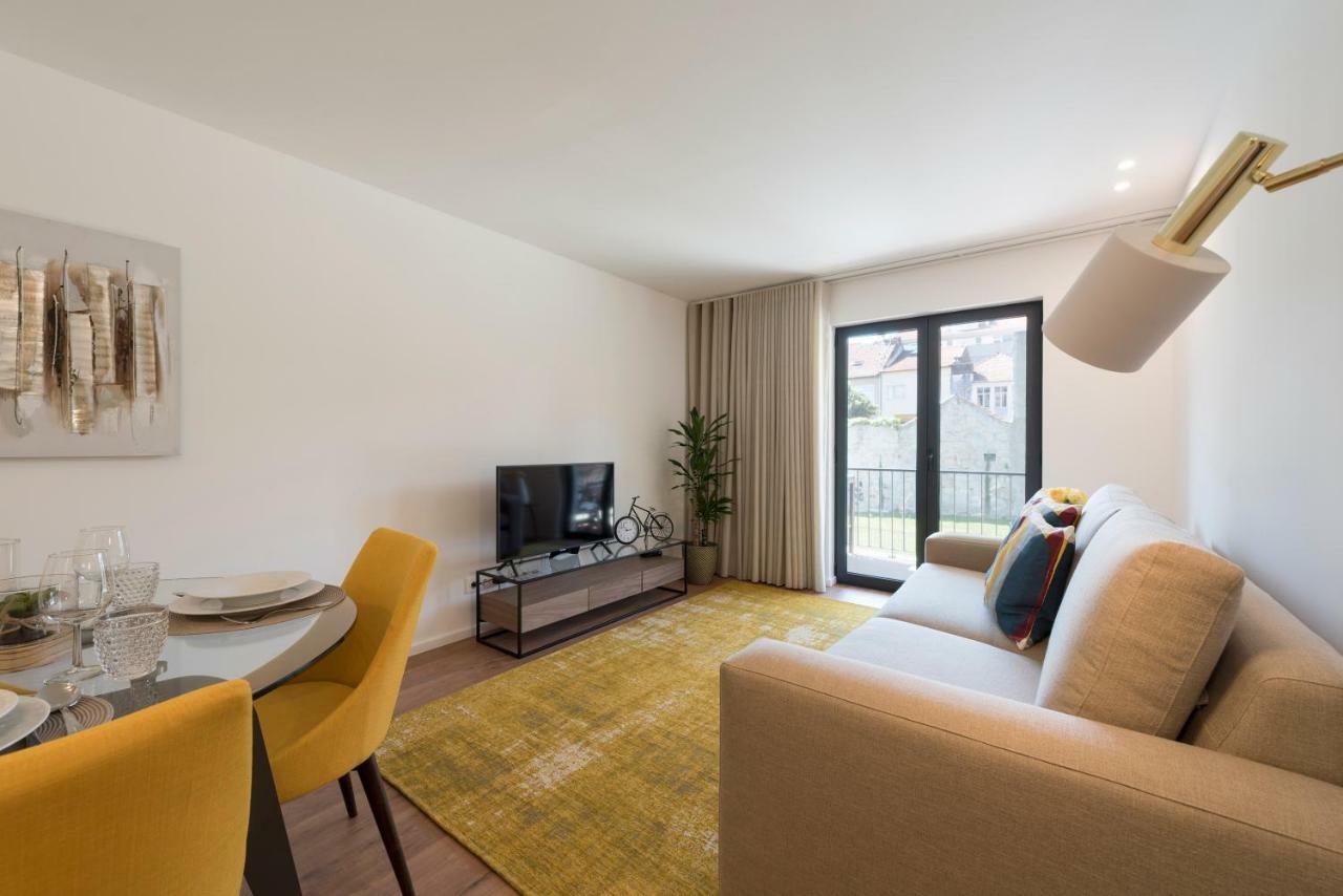 Lovelystay - Downtown Balcony Apartment With Free Parking ポルト エクステリア 写真