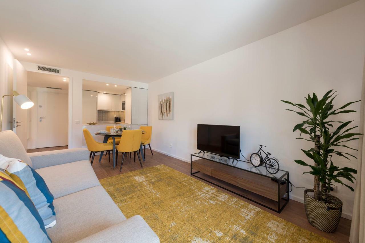 Lovelystay - Downtown Balcony Apartment With Free Parking ポルト エクステリア 写真