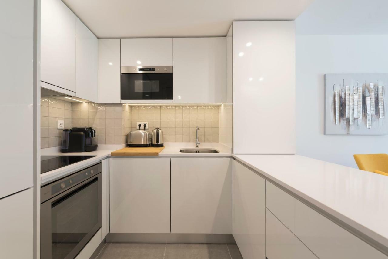 Lovelystay - Downtown Balcony Apartment With Free Parking ポルト エクステリア 写真