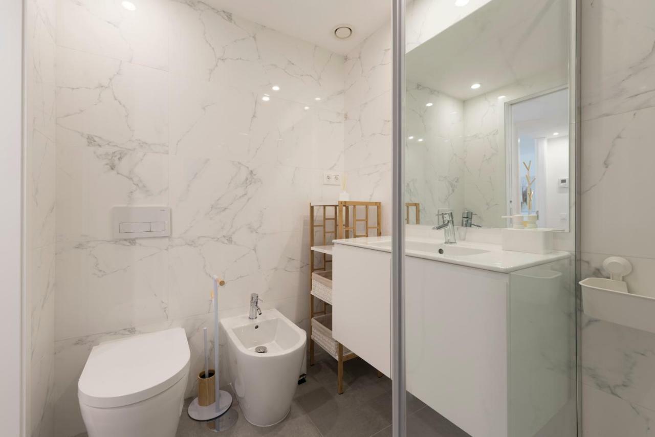 Lovelystay - Downtown Balcony Apartment With Free Parking ポルト エクステリア 写真