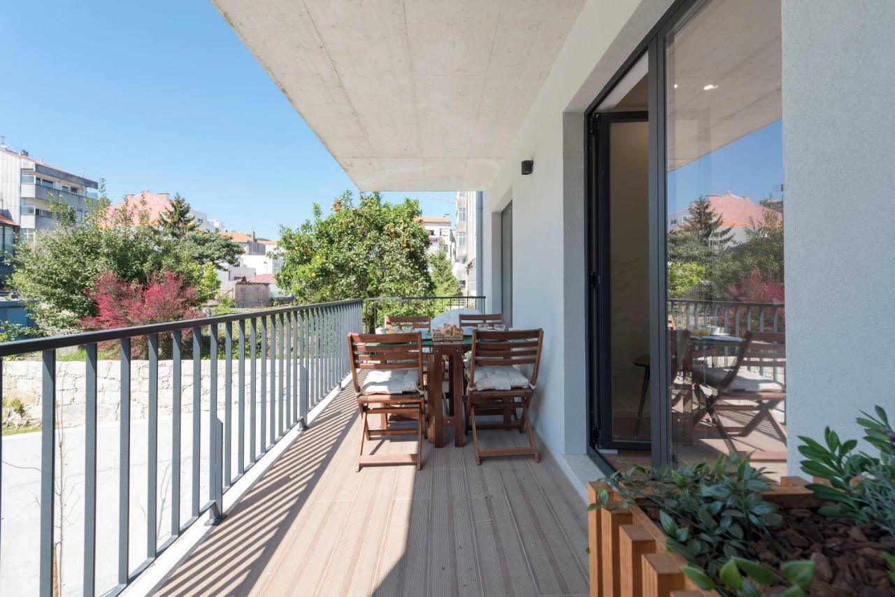 Lovelystay - Downtown Balcony Apartment With Free Parking ポルト エクステリア 写真