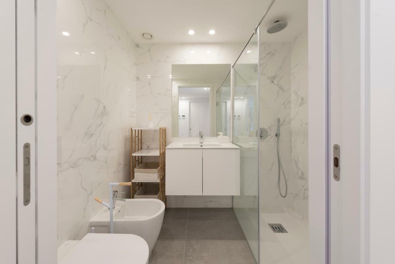 Lovelystay - Downtown Balcony Apartment With Free Parking ポルト エクステリア 写真