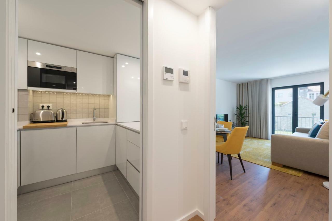 Lovelystay - Downtown Balcony Apartment With Free Parking ポルト エクステリア 写真